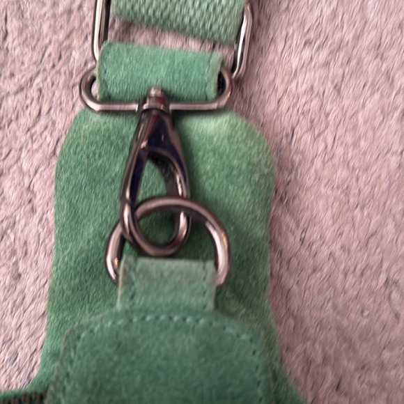 free people cross body bag in emerald - Picture 3 of 6